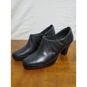 Clarks Artisan Black‎ Leather Testured Side Zip Heel Ankle Bootie Boots Size 9.5